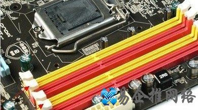 如何组建双通道内存