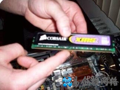 检查一下内存条是否有损坏 检查一下内存条是否有损坏