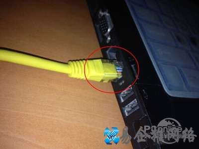 用户名以及密码可在设备后边找到