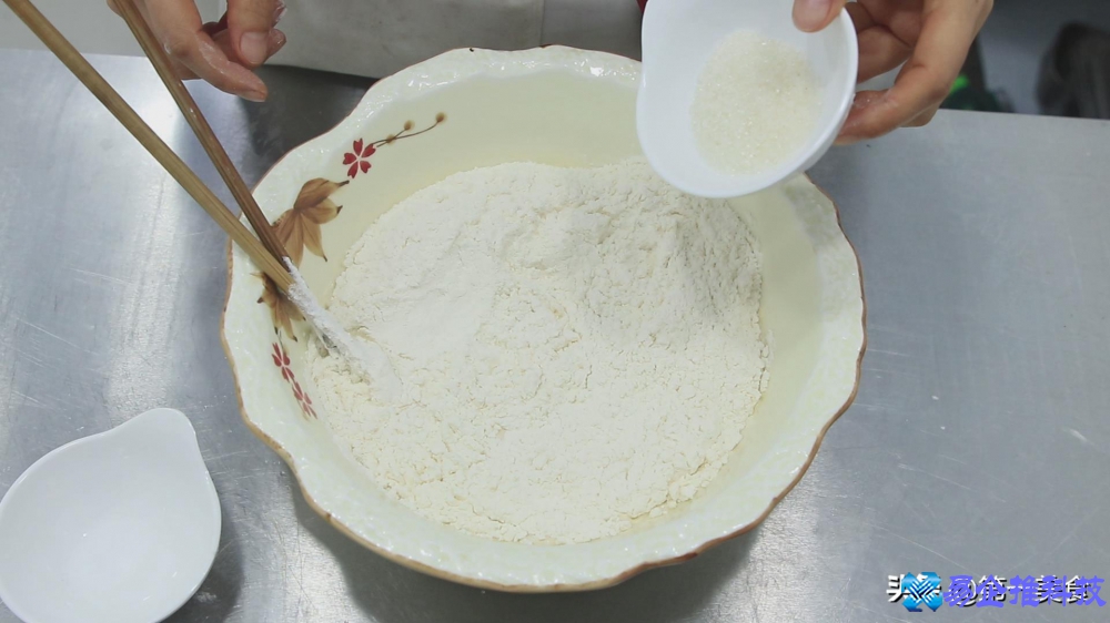 怎么用烤箱做面包？烤箱做面包的方法和步骤