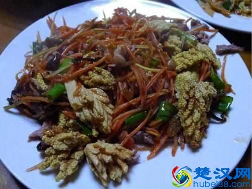 最“奢侈”的野味：砍掉整棵树才能得做这么一盘，吃不起啊！