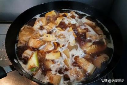 适合冬天吃的菜肴，笋干烧肉，笋干香，肉质软烂，肥而不腻