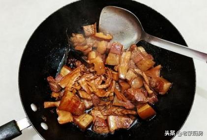 适合冬天吃的菜肴，笋干烧肉，笋干香，肉质软烂，肥而不腻