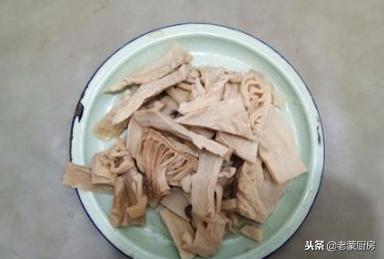 适合冬天吃的菜肴，笋干烧肉，笋干香，肉质软烂，肥而不腻