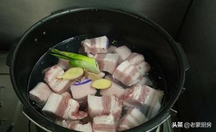 适合冬天吃的菜肴，笋干烧肉，笋干香，肉质软烂，肥而不腻