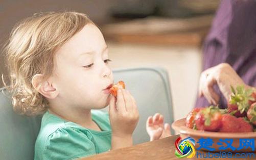 小孩换牙门牙间有缝怎么办 小孩换门牙长歪了怎么办