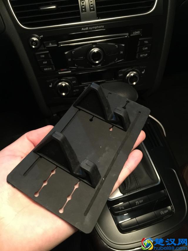 跟车载手机支架较劲的新手司机——各种手机支架的优劣分析