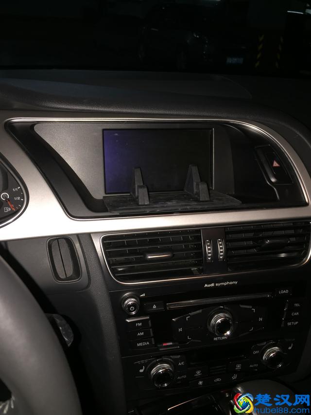 跟车载手机支架较劲的新手司机——各种手机支架的优劣分析