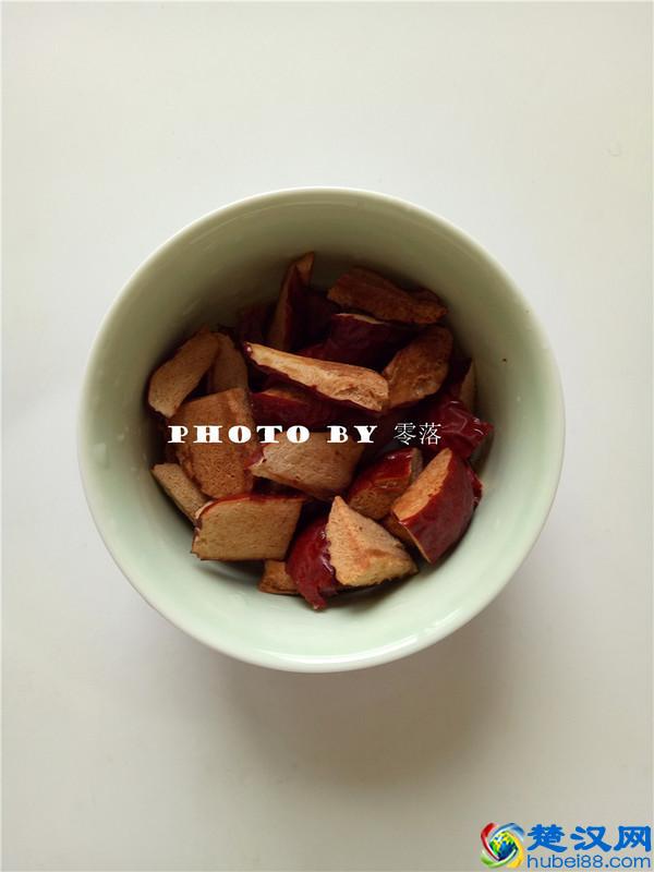 月经量少？别大意！多吃这2种“红色食物”，排除子宫垃圾