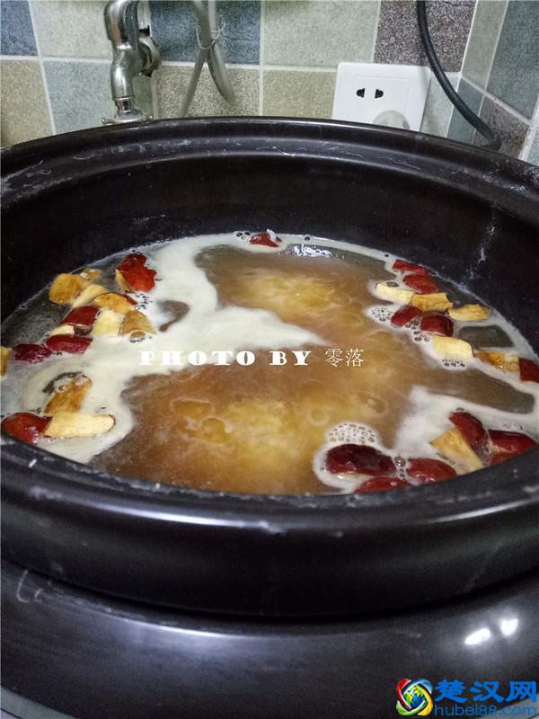 月经量少？别大意！多吃这2种“红色食物”，排除子宫垃圾