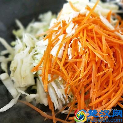 甘蓝菜炒胡萝卜丝 雀巢营养早餐