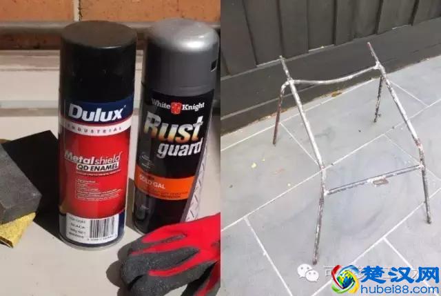 她把旧衣服剪成布条扭一扭，废物利用