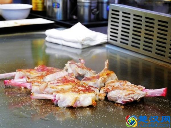 想做小吃夜市卖什么赚钱，什么地方教人做小吃