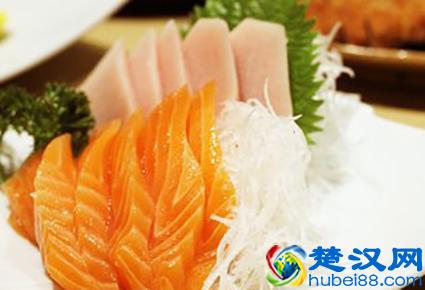 头发泛黄分叉，还脱发没有光泽？原来竟是身体出了这些问题