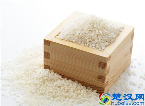 手机进水怎么办？小编教你一个手机原地复活的办法