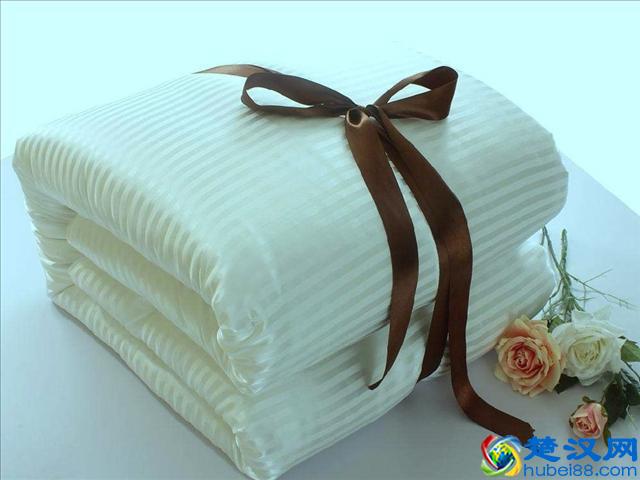 蚕丝被怎么清洗，很多人都不会清洗，知道这些你就知道怎么做了