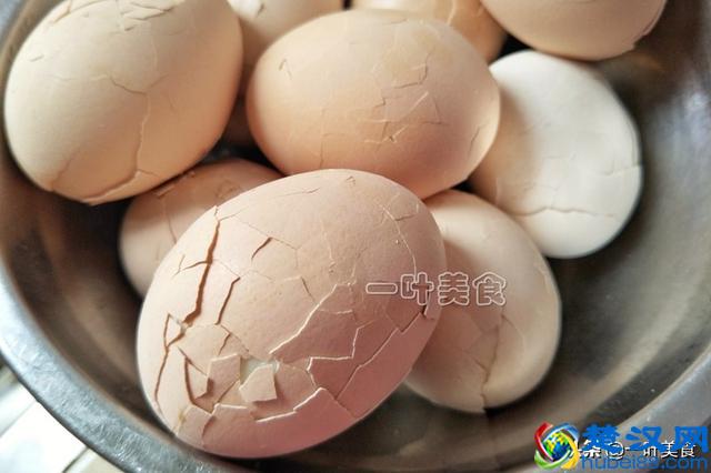 “大陆人民吃不起的茶叶蛋”，在家煮一锅，香味浓郁，好吃极了！
