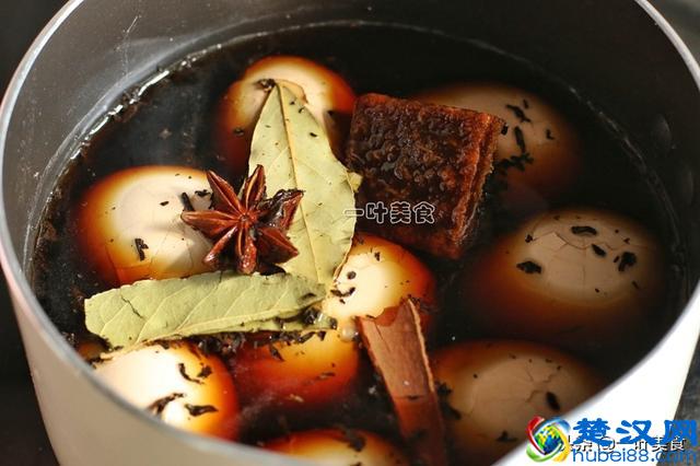“大陆人民吃不起的茶叶蛋”，在家煮一锅，香味浓郁，好吃极了！