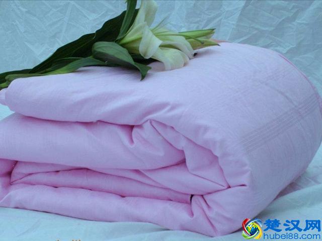 蚕丝被怎么清洗，很多人都不会清洗，知道这些你就知道怎么做了