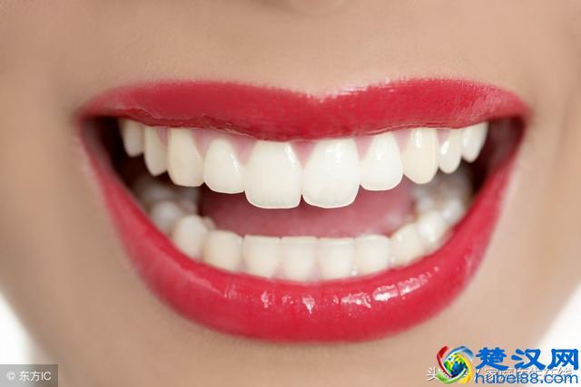 牙齿黄怎么办？这三个方法，不用洗牙就能美白牙齿