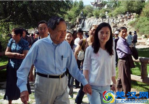 翁帆终于说出：为什么14年前与82岁杨振宁结婚？一说却没人相信！