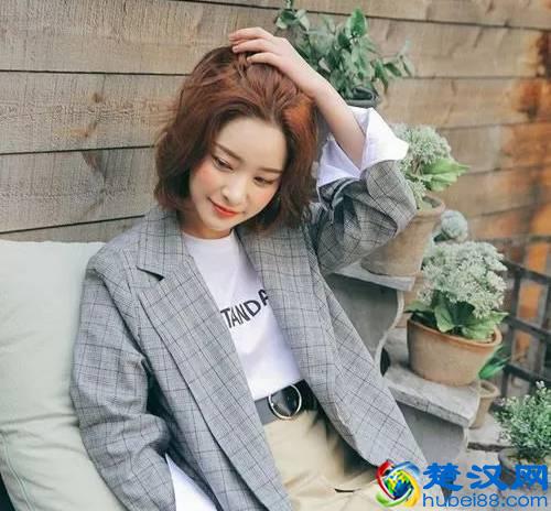 皮肤黑染什么颜色显白 皮肤黑染什么颜色的头发好看