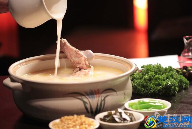 煲汤用什么锅好 教你正确选择煲汤的容器