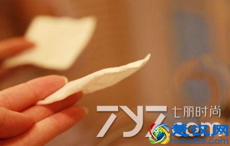 卸妆油怎么用才不伤肤？ 教你卸妆油的使用方法