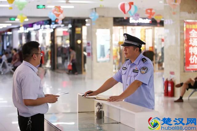 「你的节日 我的致敬」江北最大服饰商品集散地的守护人