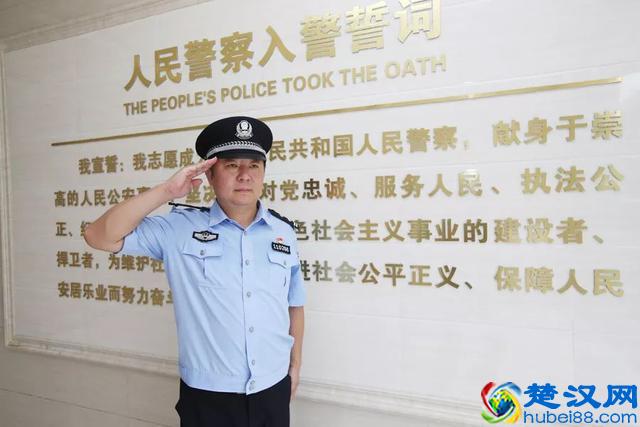 「你的节日 我的致敬」江北最大服饰商品集散地的守护人