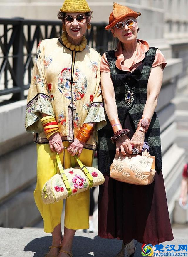 这位69岁老奶奶厉害了！衣品优雅精致，穿起中国风比国人更有范！