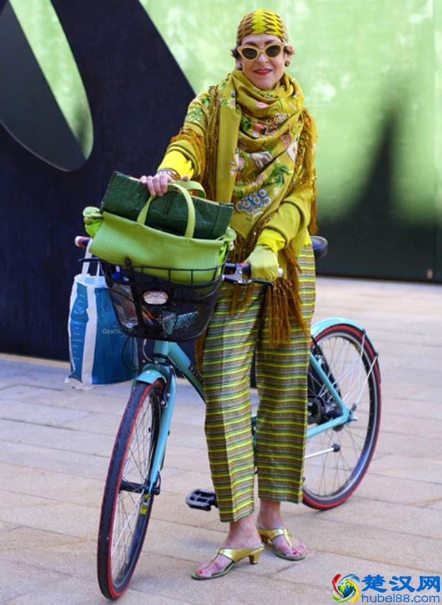 这位69岁老奶奶厉害了！衣品优雅精致，穿起中国风比国人更有范！