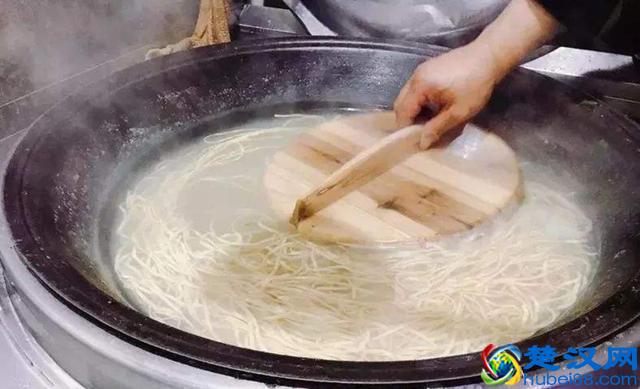 锅盖面为什么叫锅盖面？解密镇江锅盖面的由来