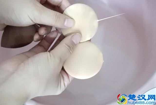 粉扑不经常清洗细菌滋生快，教你清洗粉扑妙招，轻松洗出脏东西