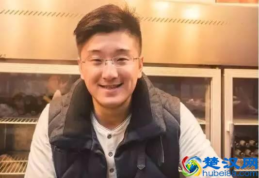 窝腻｜曾经卖女包的帅锅，在遵义开了一家“骚包”的炒蟹店...