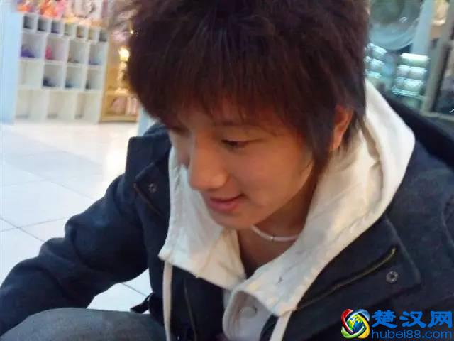 窝腻｜曾经卖女包的帅锅，在遵义开了一家“骚包”的炒蟹店...