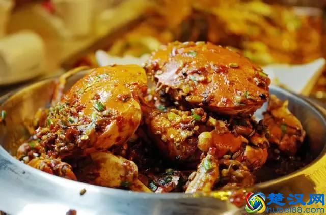 窝腻｜曾经卖女包的帅锅，在遵义开了一家“骚包”的炒蟹店...