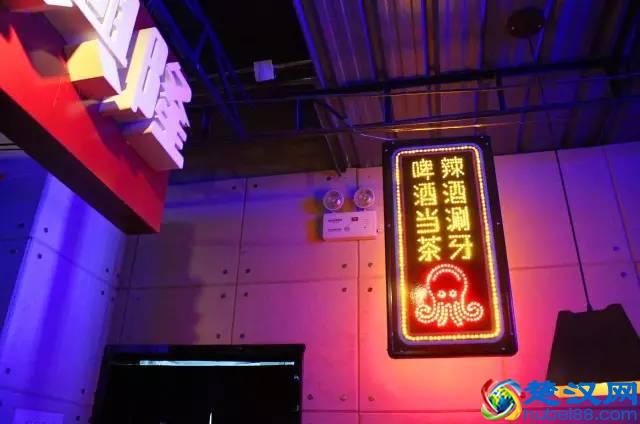 窝腻｜曾经卖女包的帅锅，在遵义开了一家“骚包”的炒蟹店...