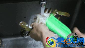 窝腻｜曾经卖女包的帅锅，在遵义开了一家“骚包”的炒蟹店...