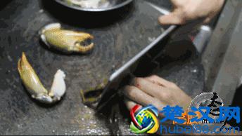 窝腻｜曾经卖女包的帅锅，在遵义开了一家“骚包”的炒蟹店...