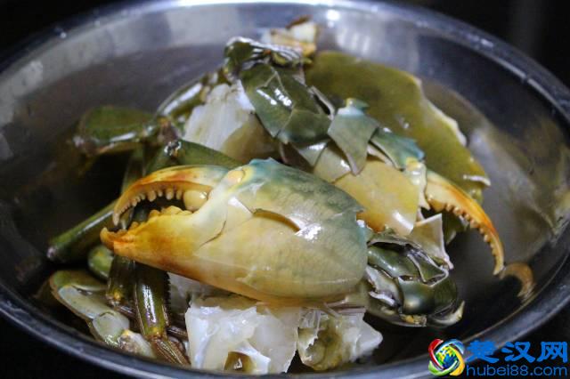 窝腻｜曾经卖女包的帅锅，在遵义开了一家“骚包”的炒蟹店...