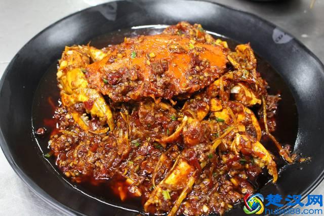 窝腻｜曾经卖女包的帅锅，在遵义开了一家“骚包”的炒蟹店...