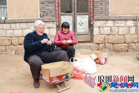 坐在家里赚钱 蒙阴发展来料加工扶持电商助民脱贫