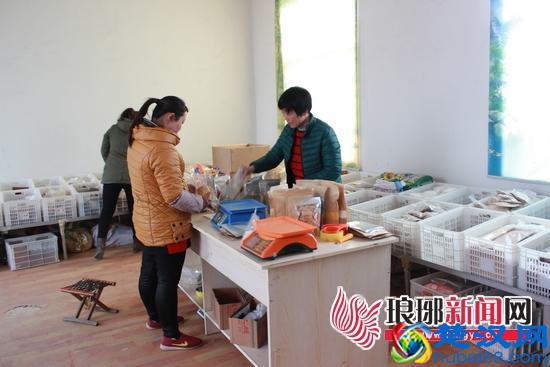 坐在家里赚钱 蒙阴发展来料加工扶持电商助民脱贫