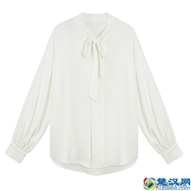 脸大穿什么衣服好看，3招穿出瓜子脸