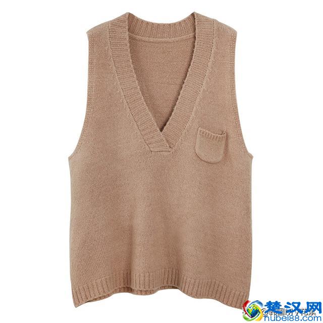 脸大穿什么衣服好看，3招穿出瓜子脸