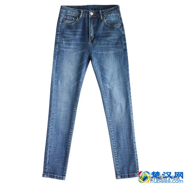 脸大穿什么衣服好看，3招穿出瓜子脸