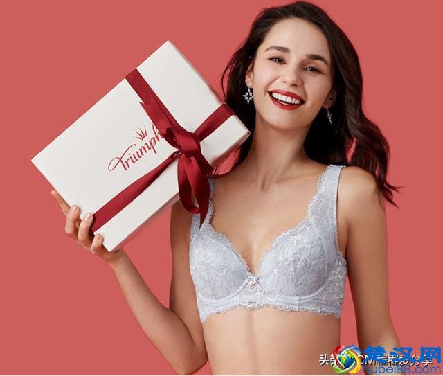 胸大穿衣难看？大胸女孩找到妙招，选对内衣是时髦的关键