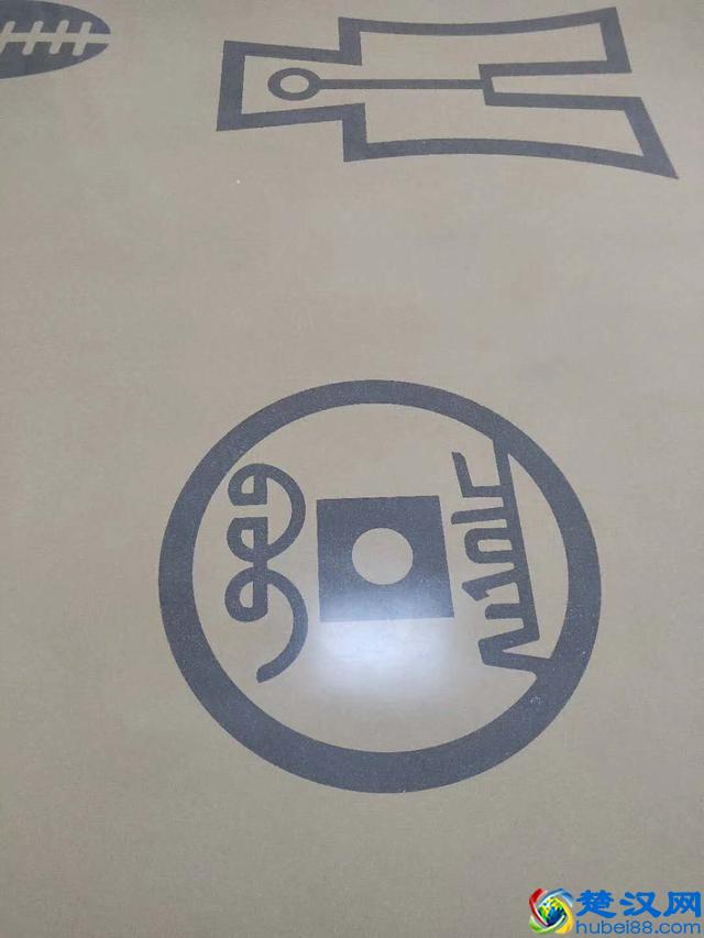 地面别铺瓷砖了，这种新型材料超越石材，无缝施超耐磨