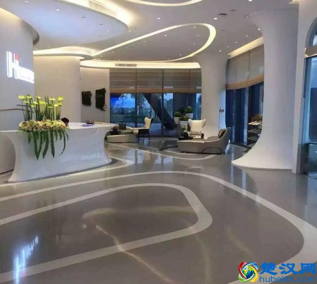 地面别铺瓷砖了，这种新型材料超越石材，无缝施超耐磨